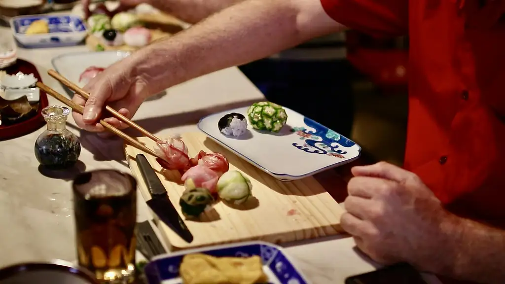 Asakusa Guided Tour with Japanese Private Cooking Class