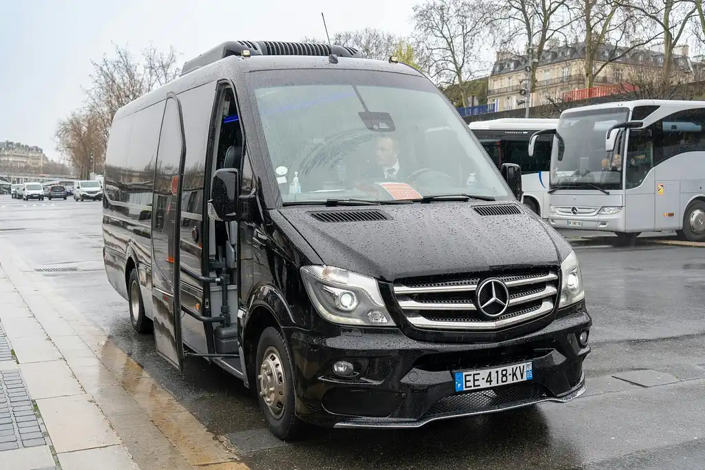 Premier Paris Rail Tour from London with Sightseeing Bus