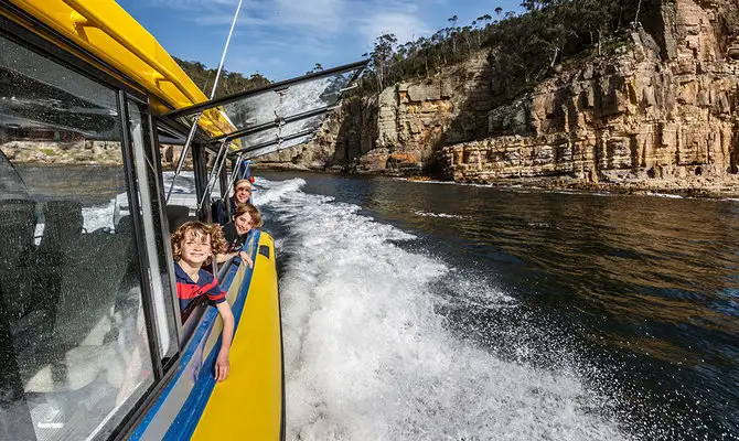 2.5 Hour Lighthouse And Island Cruise From Hobart - Iron Pot