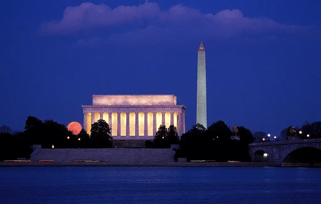 Washington DC Monuments @ Night Bike Tour