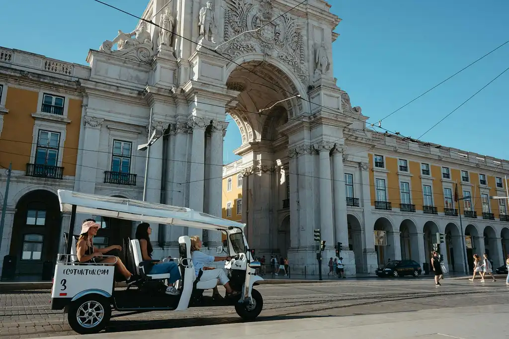 3-hour Best Of Lisbon Tuk Tuk Tour