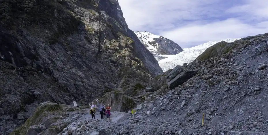 24 Day Kea Tour | Auckland to Auckland | Stray