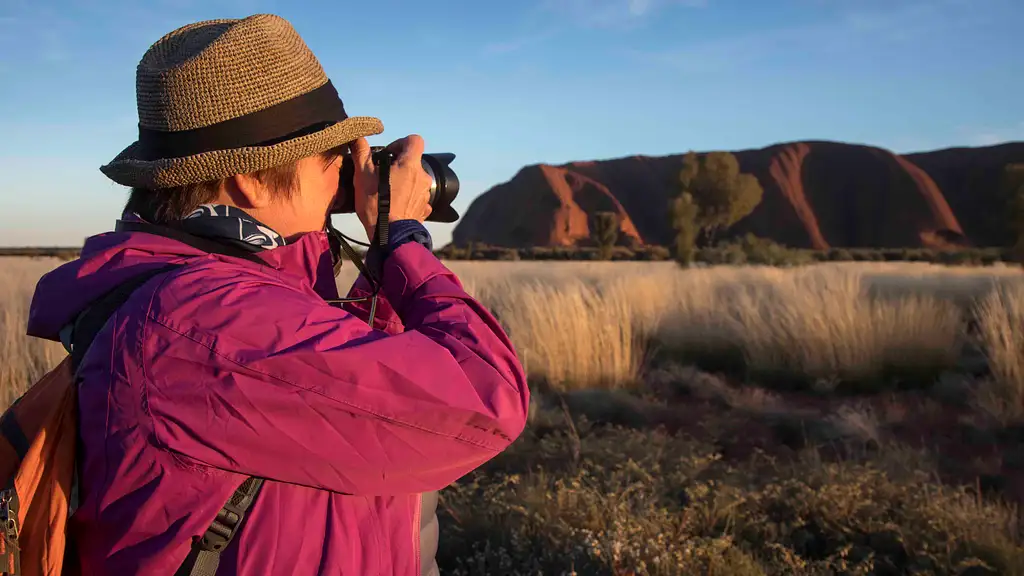 Uluru Highlights Tour with Sunrise