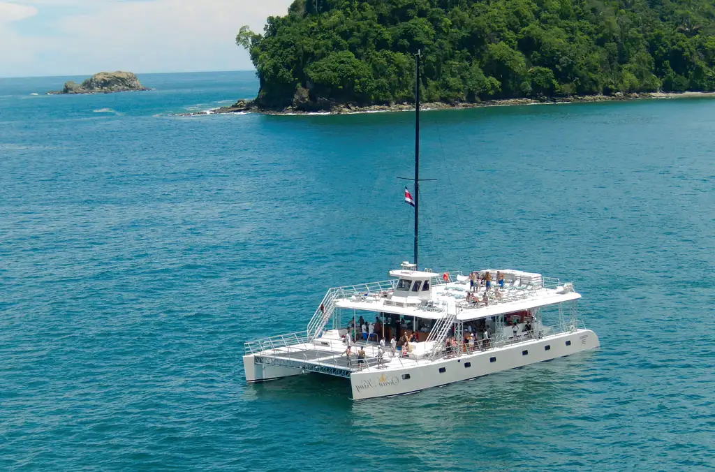 One Day Catamaran Tour in Manuel Antonio from San José