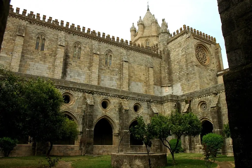 Evora Churches And Temple Private Tour From Lisbon