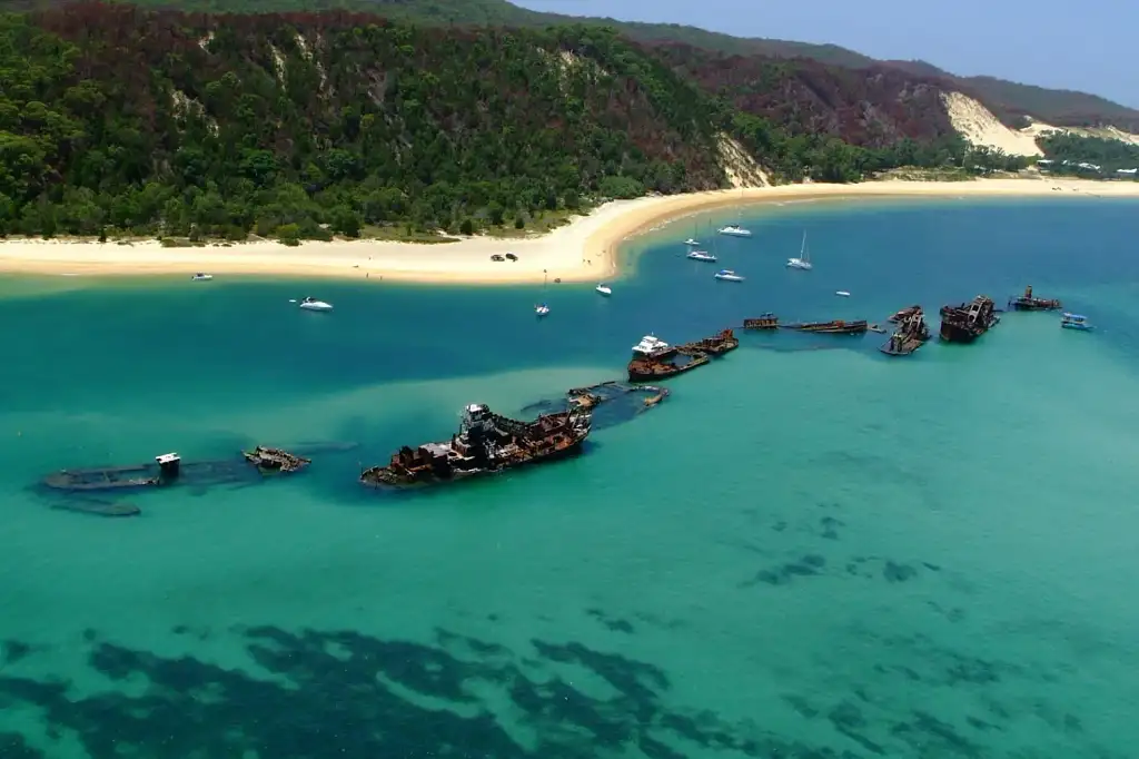 Moreton Island Snorkel, Sandboarding & 4WD Day Trip from Brisbane