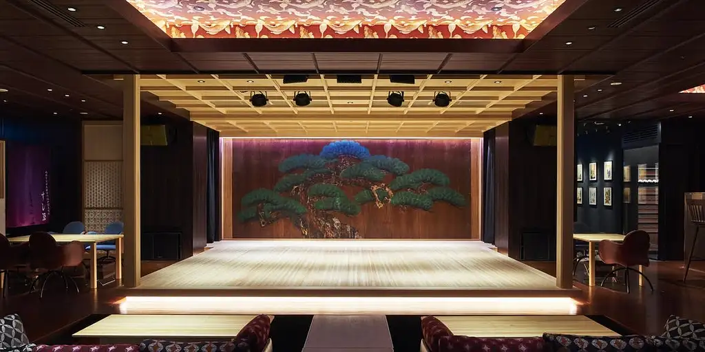 Dinner and Show at Suigian in Tokyo | Table Seat