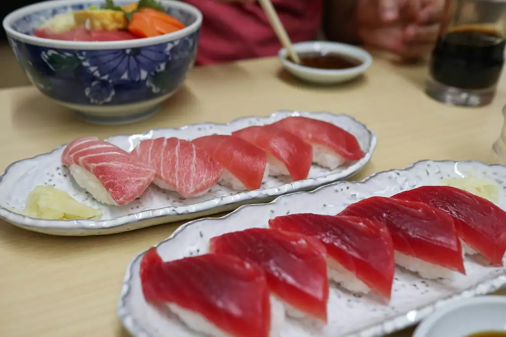 Tsukiji Fish Market Walking Food Tour