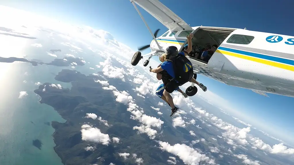 Airlie Beach Skydiving | Up To 15,000ft Tandem Skydiving | Whitsundays