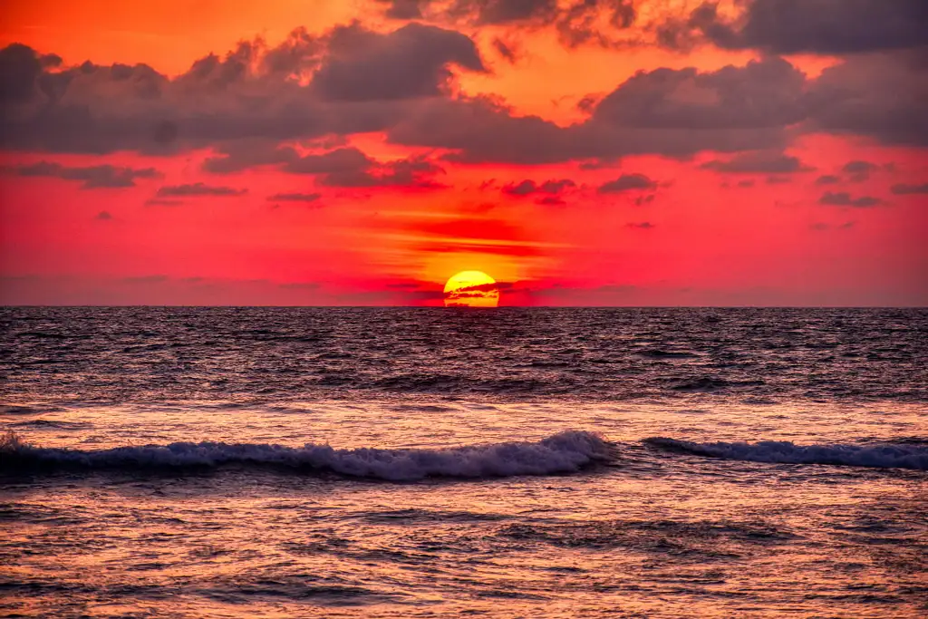 Broome Staircase to the Moon & Sunset Dinner Cruise