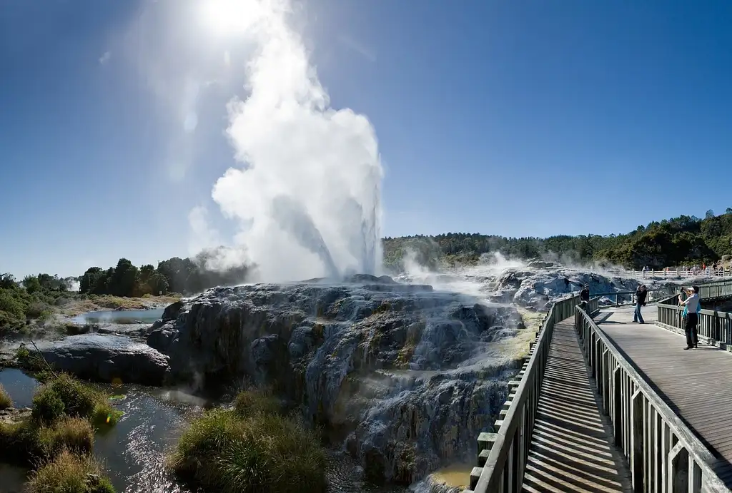 10 Day 'Northern Round Up' New Zealand Bus Pass