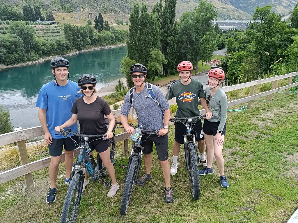 Lake Dunstan Cycle Trail Package: E-Bike Hire + Return Transfers to Cromwell