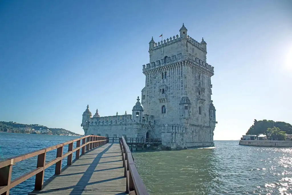 Lisbon Old Town Walking, Helicopter Ride and Sailing Tour