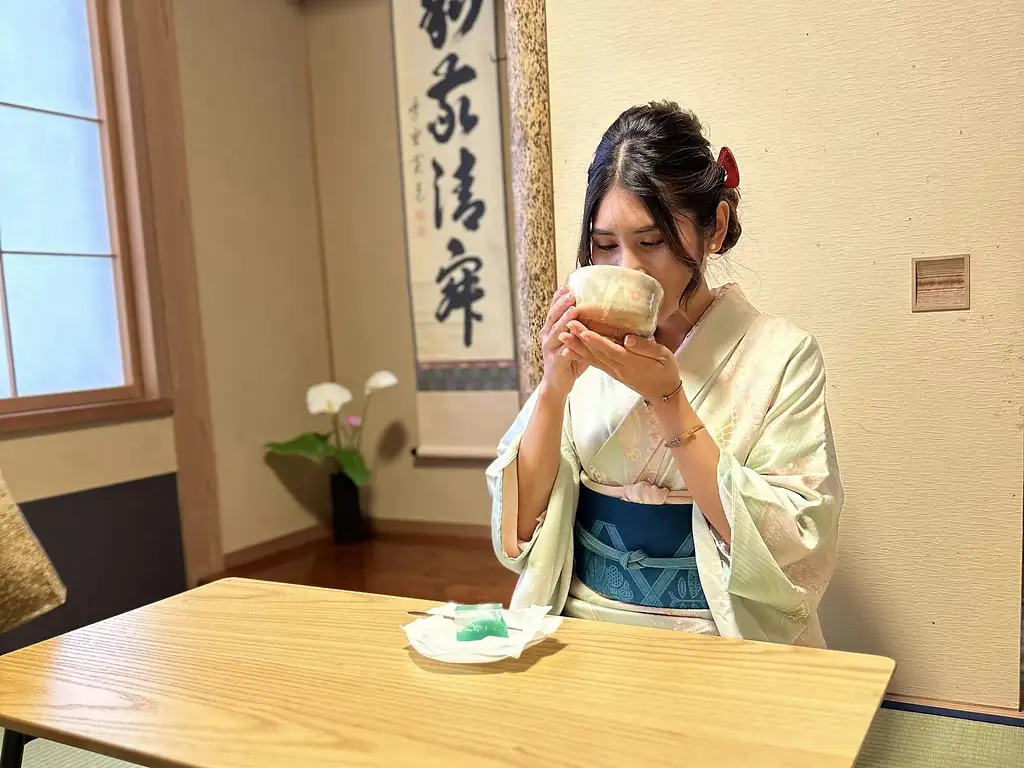 Tea Ceremony and Kimono Dressing Experience in Tokyo Tour