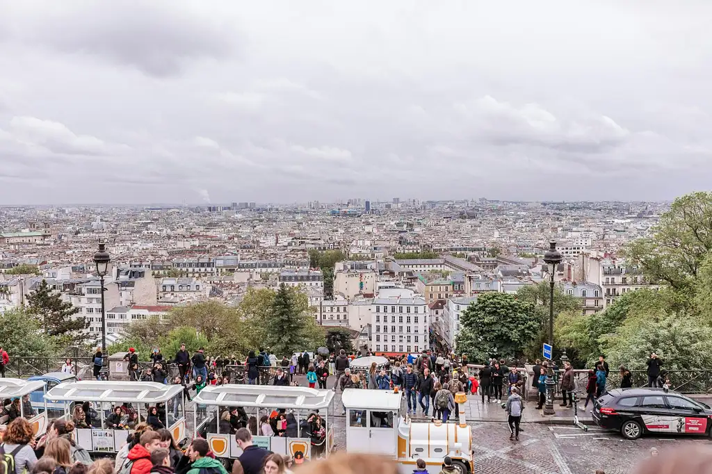 Montmartre and Clignancourt Tour | Private Tour