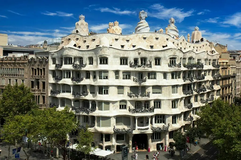 Casa Batlló And La Pedrera Guided Tour With Fast Track