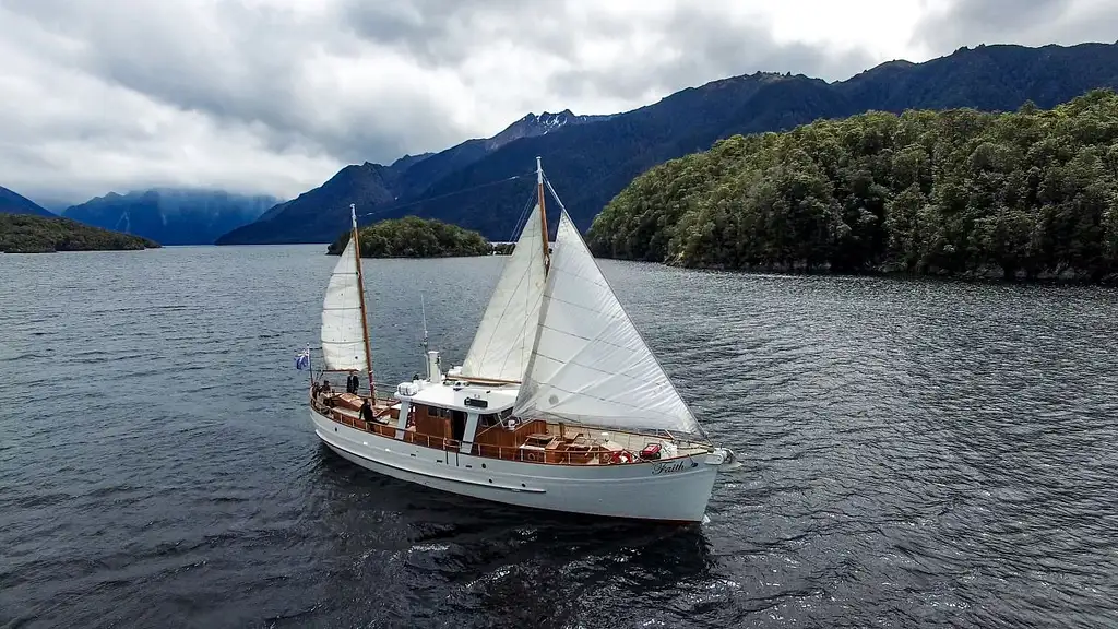 Premium Milford Sound & Te Anau Highlights 2 day Combo Small Group Tour from Queenstown