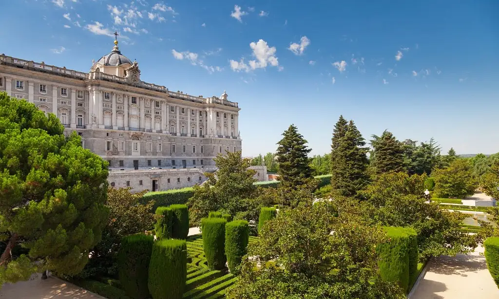 Royal Palace Of Madrid Guided Visit with Skip-the-line Tickets