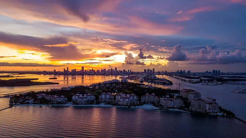 Miami Skyline 90 min Cruise, Millionaire's Row & Venetian Islands