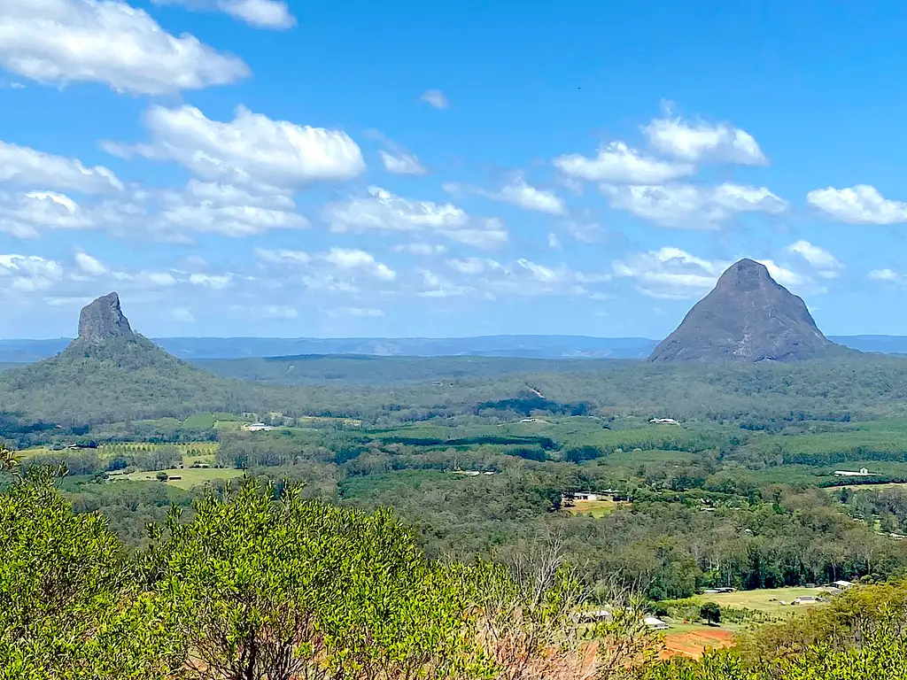 Australia Zoo - Glass House Mountains Tour from Sunshine Coast