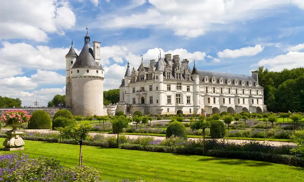 Day trip to Chambord, Chenonceau and Amboise from Paris with wine tasting