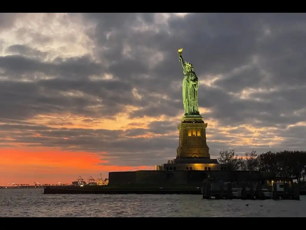 New York Sunset Cruise With Statue Of Liberty And Skyline View