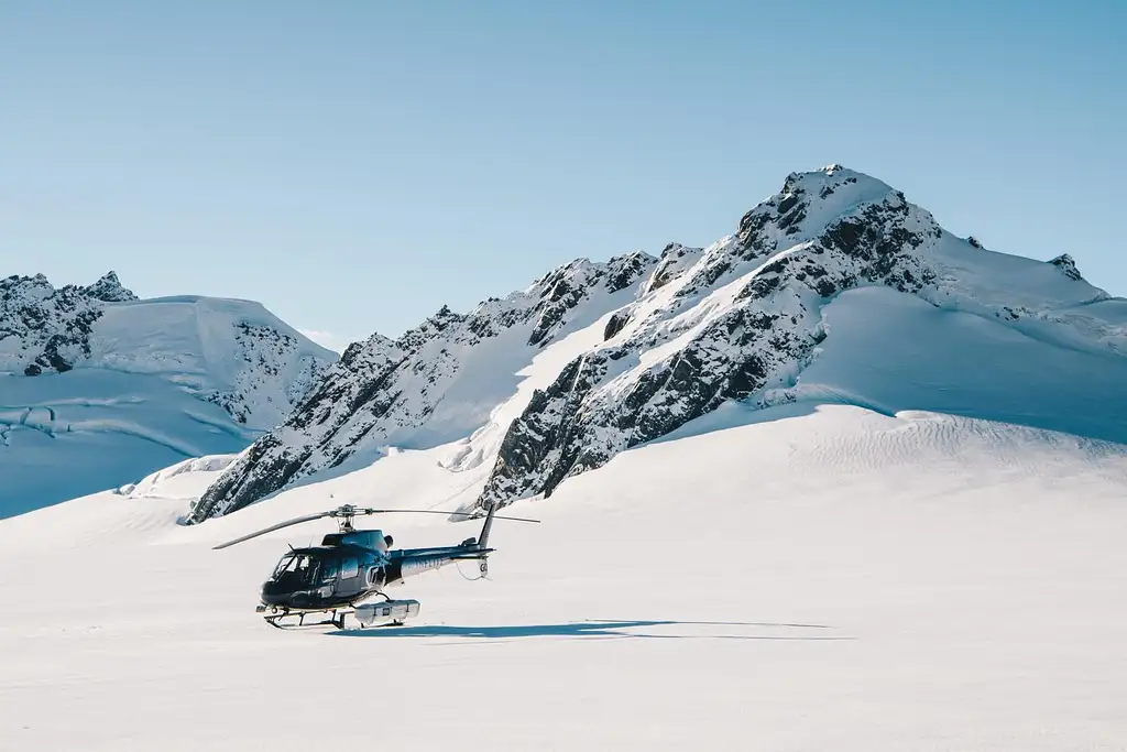 Mount Cook Helicopter & Skiplane Combo + Glacier Landing