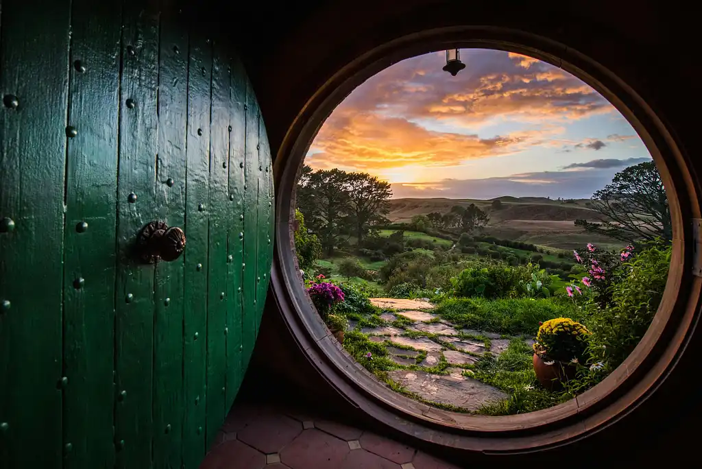 Auckland Waitomo Caves And Hobbiton Movie Set | Private Tour