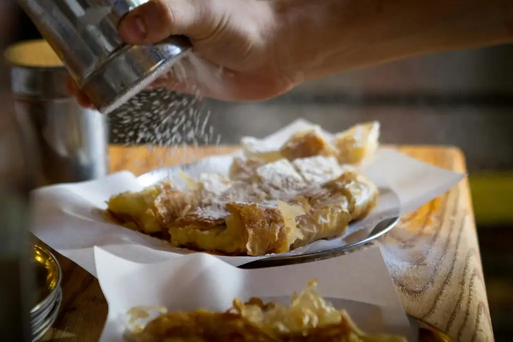 Small Group Delicious Athens Guided Food Tour