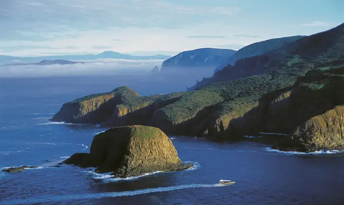 2.5 Hour Lighthouse And Island Cruise From Hobart - Iron Pot