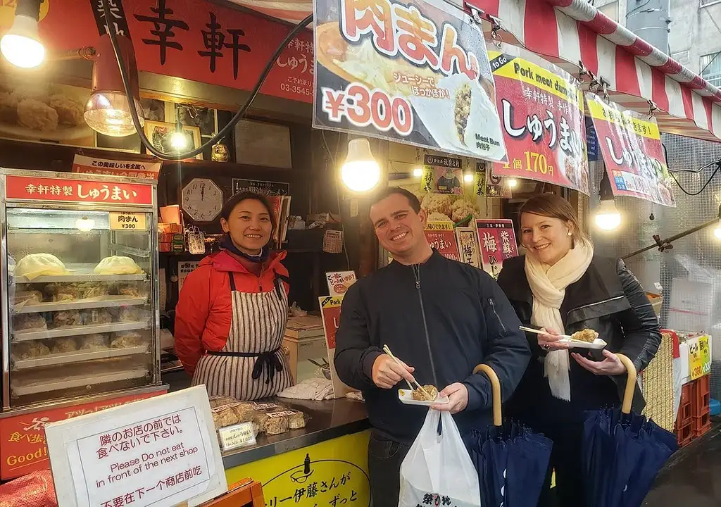 Morning Guided Tour of Tsukiji Fish Market With Breakfast