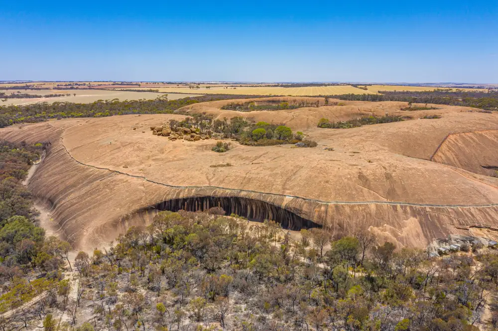 Wave Rock, Historic York & Corrigin Tour