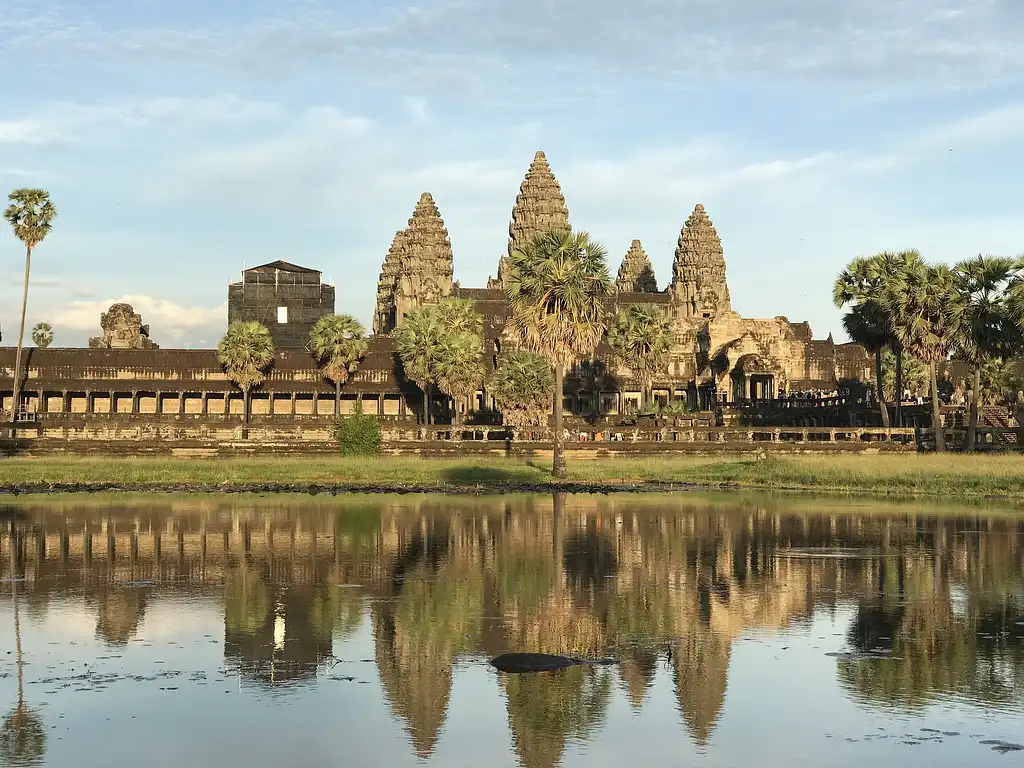 5 Day Cambodia to Bangkok: Phnom Penh, Siem Reap & Khao San Road Hangouts | G Adventures 18-35's