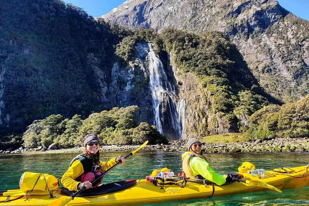 Milford Sound Coach Cruise Fly - Small Group Tour