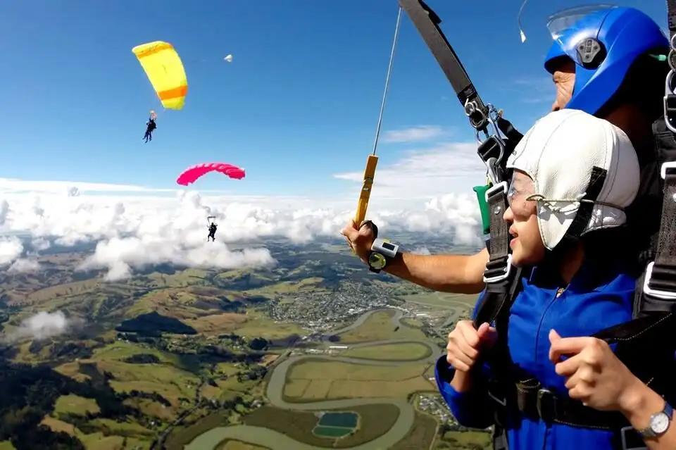 Auckland Tandem Skydive 18000ft, 16000ft, 13000ft