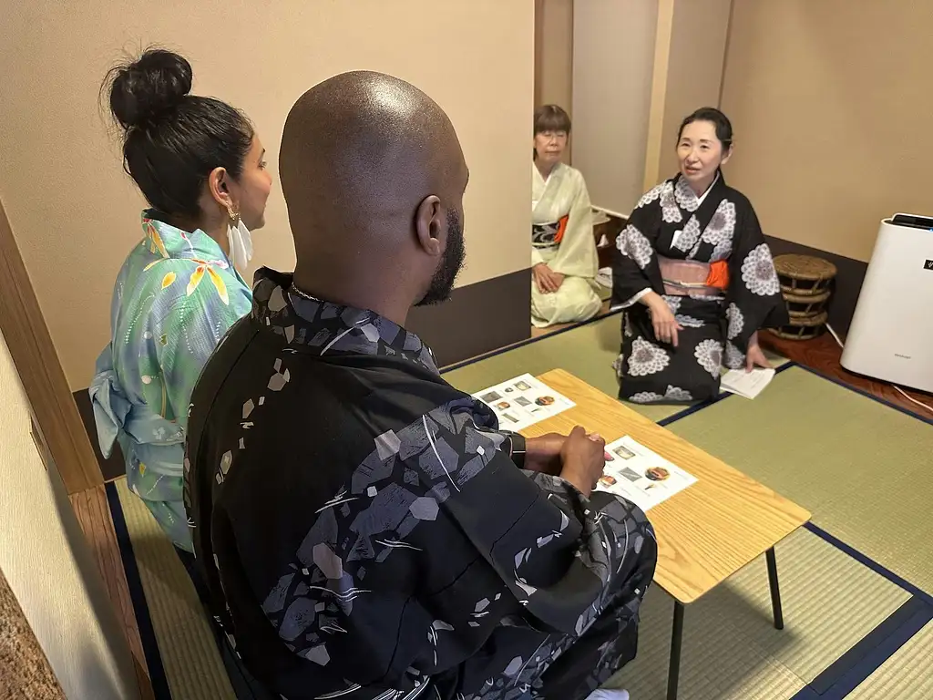 Tea Ceremony and Kimono Dressing Experience in Tokyo Tour