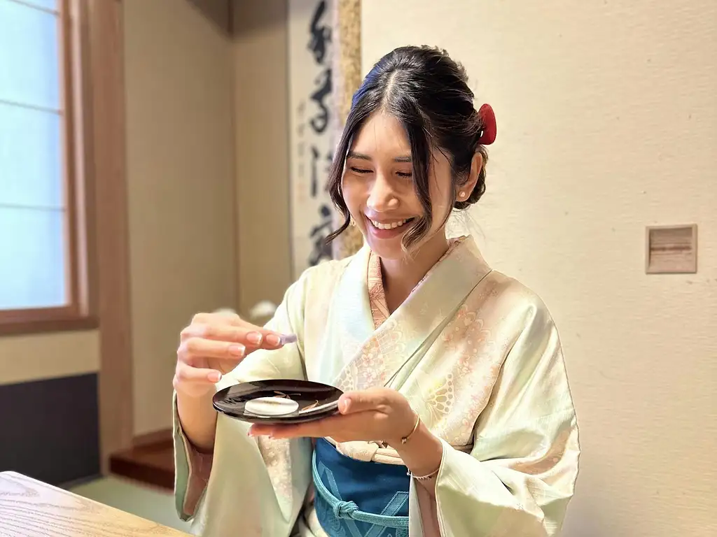 Tea Ceremony and Kimono Dressing Experience in Tokyo Tour