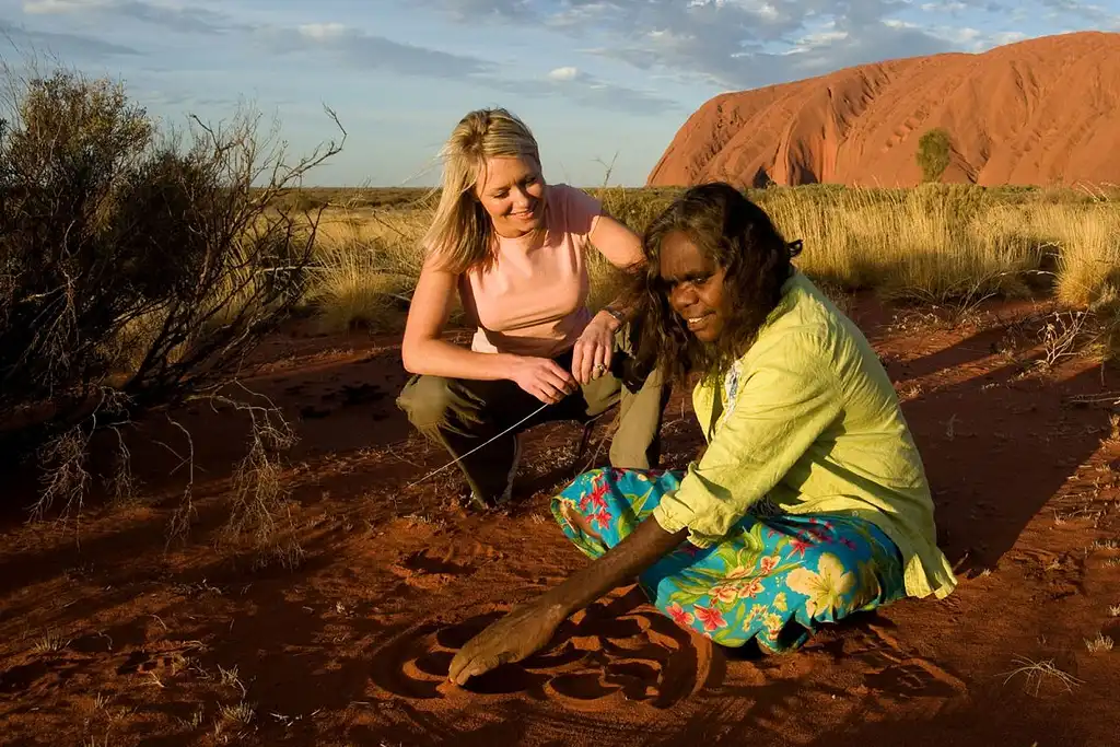 Cave Art Tour - Cultural Walk @ Uluru