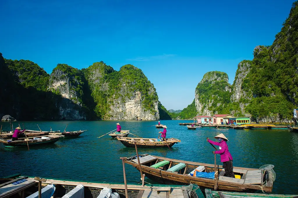 12 Day Vietnam: Historic Cities & Halong Bay Cruising | G Adventures 18 to 30somethings