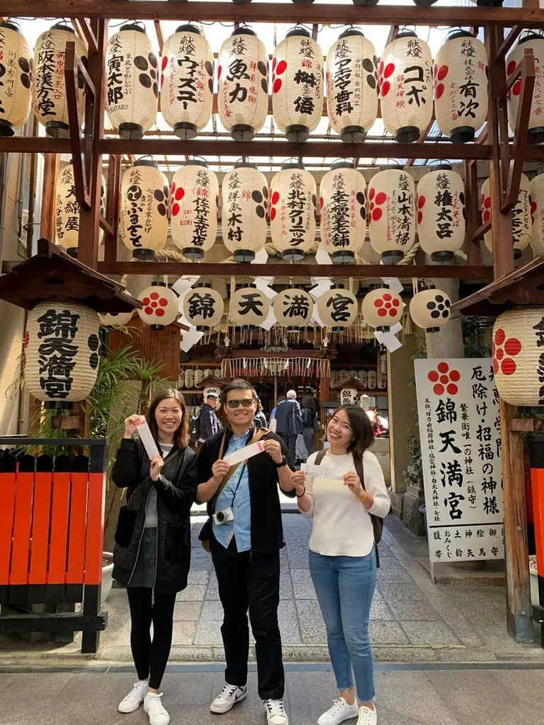 Nishiki Market Breakfast Walking Food Tour