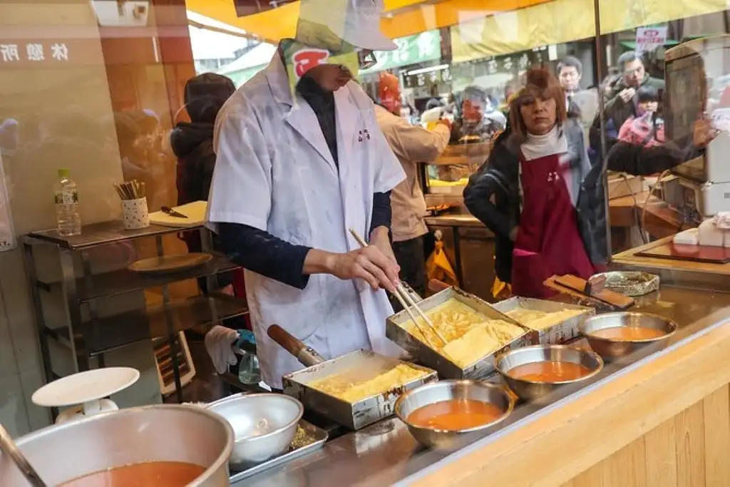 Tsukiji Fish Market Walking Food Tour