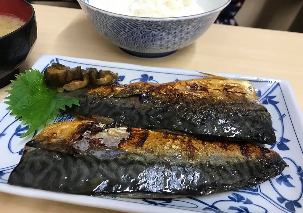 Morning Guided Tour of Tsukiji Fish Market With Breakfast