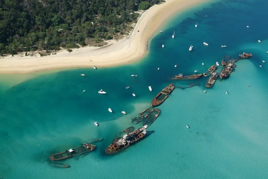 Moreton Island 2 Day Resort Tour (Plus Eco-Walk or Snorkel)