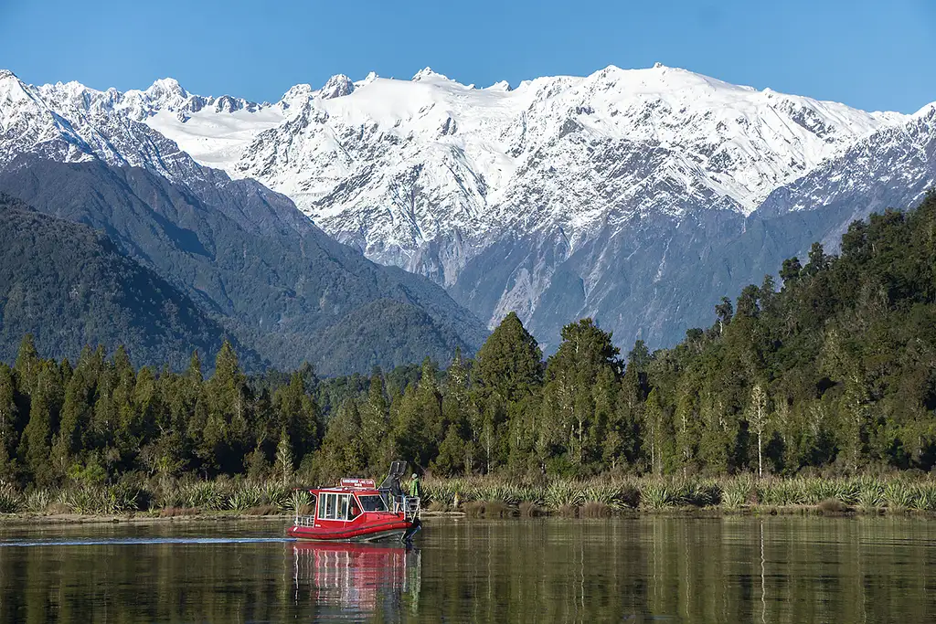 Lake Mapourika Scenic Cruise