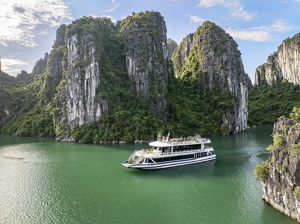 Halong Bay Luxury Day Cruise with Buffet Lunch | From Hanoi