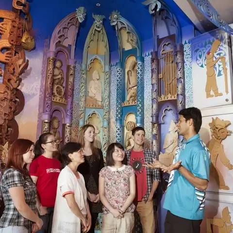 Introducing Te Papa Museum Tour