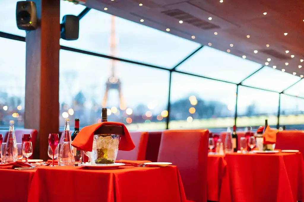 Seine Cruise with Dinner and Live Music | Standard