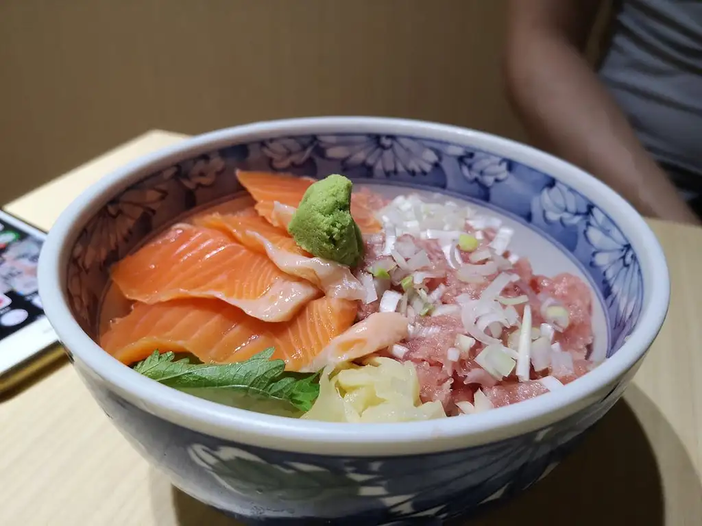 Morning Guided Tour of Tsukiji Fish Market With Breakfast