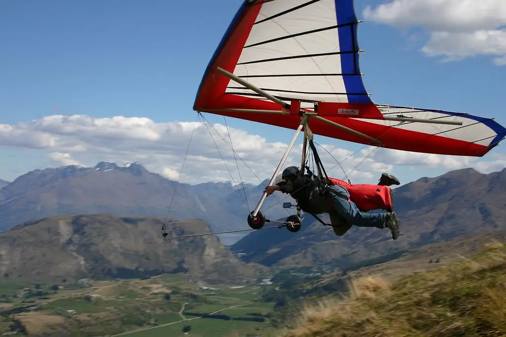 Queenstown Summer Hang Gliding Instructional