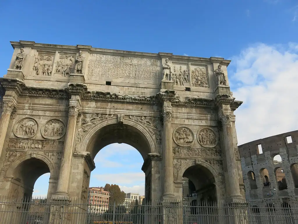 Restricted areas tour of Gladiator's Arena and Roman Forum